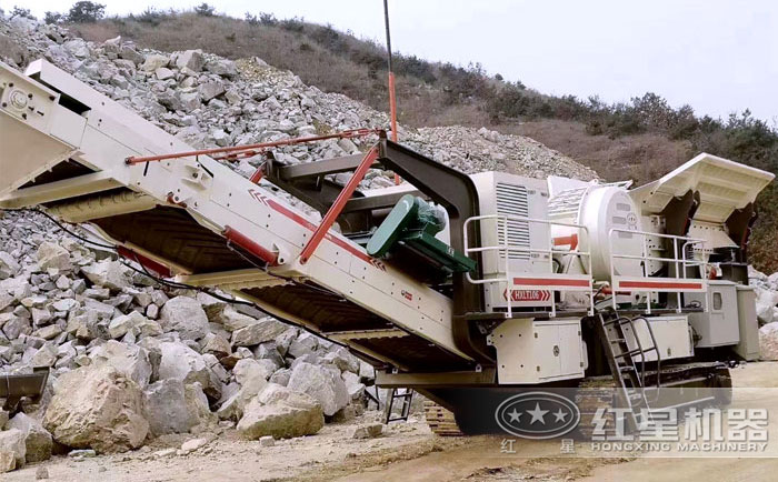 履帶移動式破碎機(jī)作業(yè)現(xiàn)場 履帶移動式破碎機(jī)作業(yè)現(xiàn)場