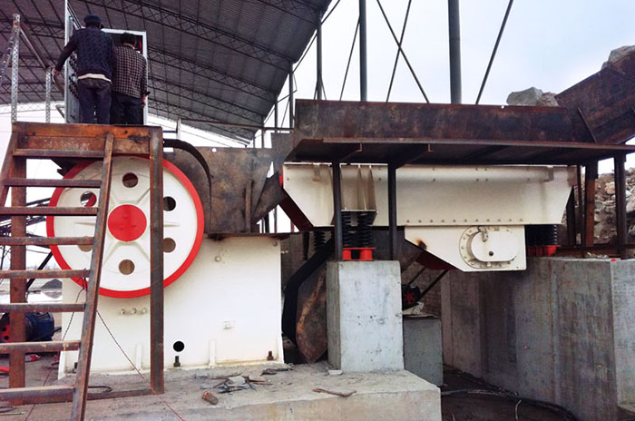 一天生產(chǎn)100方石灰石小型顎破機作業(yè)現(xiàn)場 一天生產(chǎn)100方石灰石小型顎破機作業(yè)現(xiàn)場