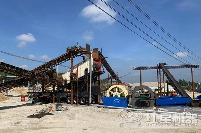 移動(dòng)制砂機(jī)作業(yè)現(xiàn)場