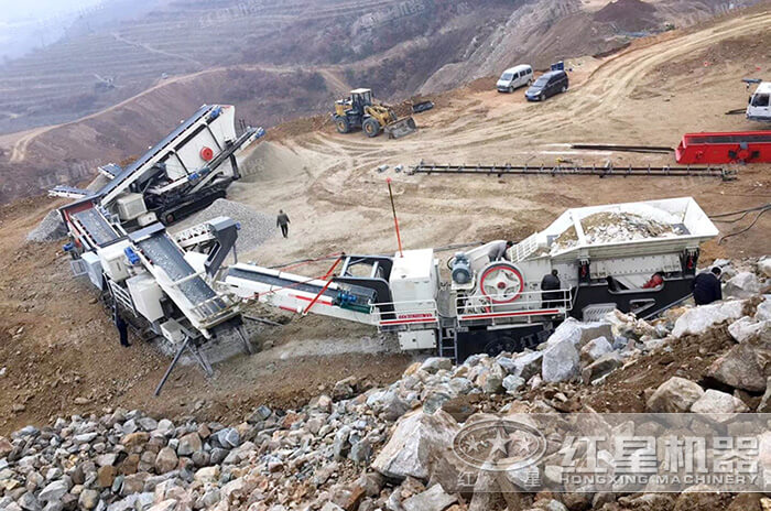 移動石子破碎機現(xiàn)場 移動石子破碎機現(xiàn)場