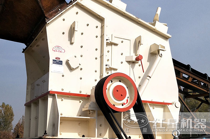 反擊式破碎機(jī)特寫(xiě) 反擊式破碎機(jī)特寫(xiě)