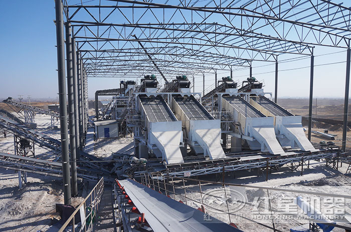 大型河卵石碎石生產(chǎn)線現(xiàn)場 大型河卵石碎石生產(chǎn)線現(xiàn)場