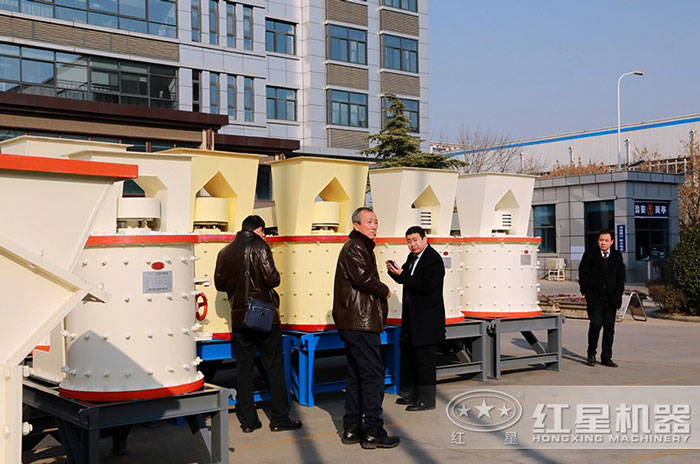 用戶來(lái)廠參觀試機(jī)