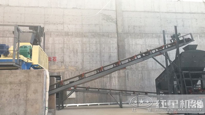 紅星對(duì)輥式碎石機(jī)室內(nèi)作業(yè)現(xiàn)場(chǎng) 紅星對(duì)輥式碎石機(jī)室內(nèi)作業(yè)現(xiàn)場(chǎng)
