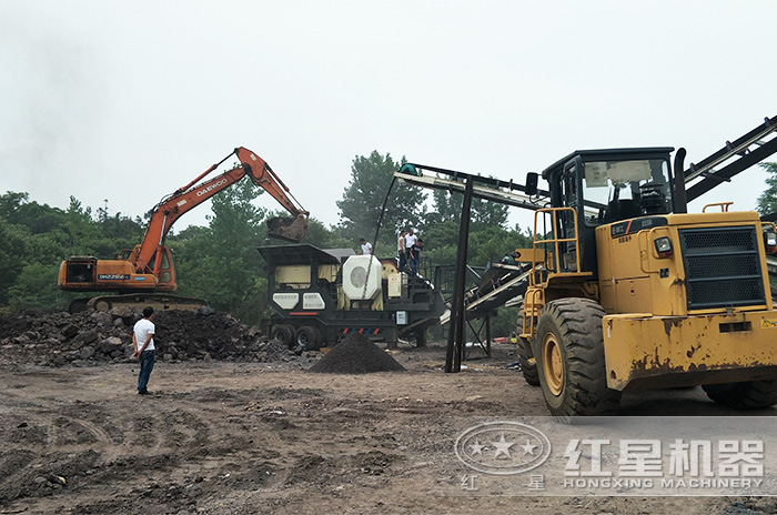 新型煤矸石粉碎機(jī)加工現(xiàn)場 新型煤矸石粉碎機(jī)加工現(xiàn)場