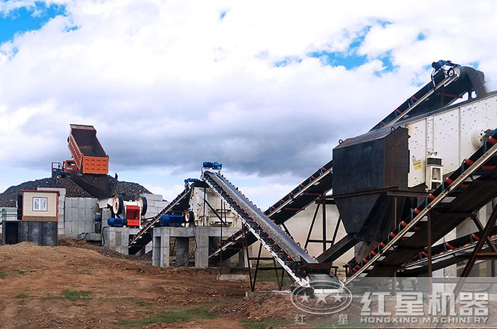 時(shí)產(chǎn)100-200噸石料生產(chǎn)線現(xiàn)場(chǎng) 時(shí)產(chǎn)100-200噸石料生產(chǎn)線現(xiàn)場(chǎng)