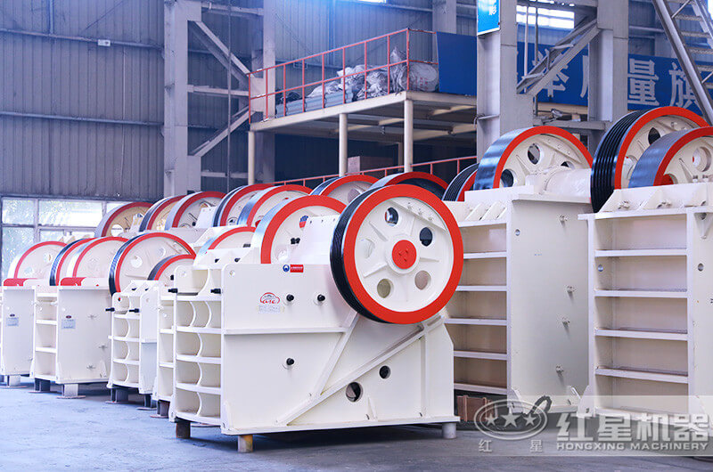 型號(hào)不一的顎破機(jī) 型號(hào)不一的顎破機(jī)