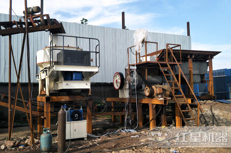 整套粉砂子機(jī)器搭建現(xiàn)場(chǎng) 整套粉砂子機(jī)器搭建現(xiàn)場(chǎng)