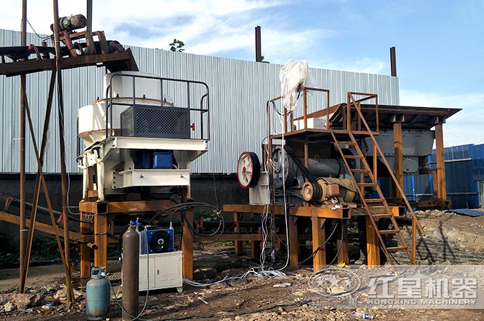 制砂機(jī)工作現(xiàn)場(chǎng)圖 制砂機(jī)工作現(xiàn)場(chǎng)圖