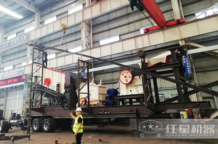 四合一移動(dòng)刻石機(jī)鑄造車(chē)間 四合一移動(dòng)刻石機(jī)鑄造車(chē)間