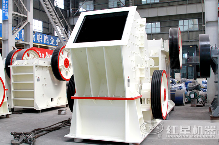 升級(jí)版——PCZ型重錘式破碎機(jī) 升級(jí)版——PCZ型重錘式破碎機(jī)