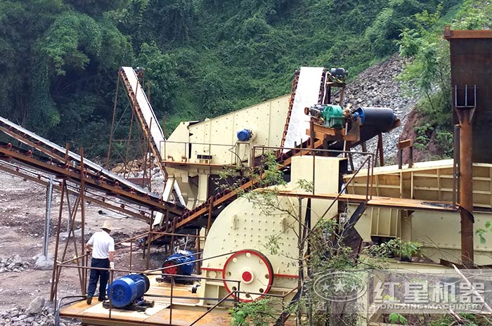 紅星PCZ型重錘式破碎機(jī)環(huán)保作業(yè)現(xiàn)場(chǎng) 紅星PCZ型重錘式破碎機(jī)環(huán)保作業(yè)現(xiàn)場(chǎng)