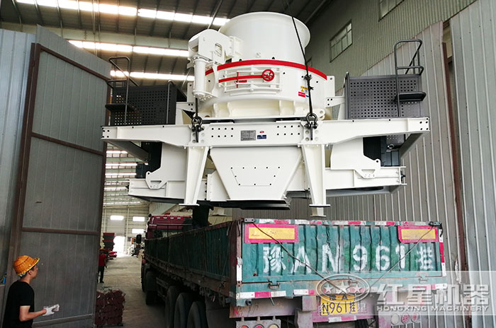 時產(chǎn)200噸左右的環(huán)保型制砂機現(xiàn)場發(fā)貨 時產(chǎn)200噸左右的環(huán)保型制砂機現(xiàn)場發(fā)貨