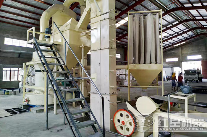 剛剛落成的小型磨粉加工現(xiàn)場 剛剛落成的小型磨粉加工現(xiàn)場