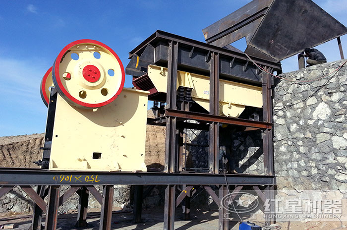 顎破石子機(jī)作業(yè)現(xiàn)場(chǎng) 顎破石子機(jī)作業(yè)現(xiàn)場(chǎng)