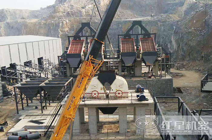 錘式破碎機(jī)客戶搭建現(xiàn)場 錘式破碎機(jī)客戶搭建現(xiàn)場
