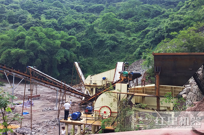 錘式破碎機(jī)加工現(xiàn)場 錘式破碎機(jī)加工現(xiàn)場