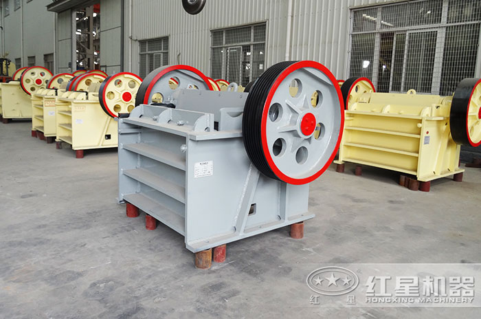 顎式細(xì)碎機(jī)設(shè)備生產(chǎn)車間 顎式細(xì)碎機(jī)設(shè)備生產(chǎn)車間