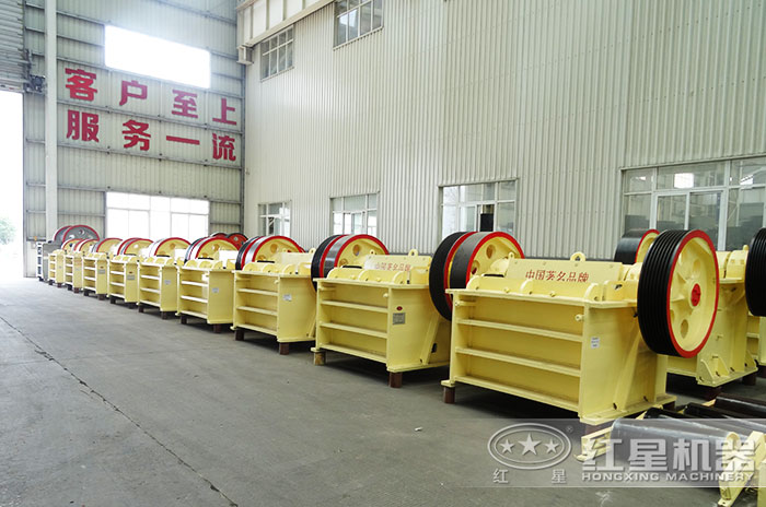 細(xì)顎破碎機(jī)通常都比較小型 細(xì)顎破碎機(jī)通常都比較小型