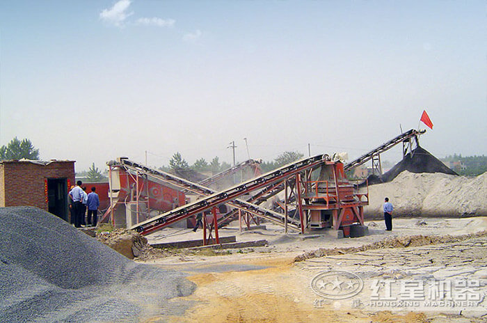 青石制砂現(xiàn)場 青石制砂現(xiàn)場