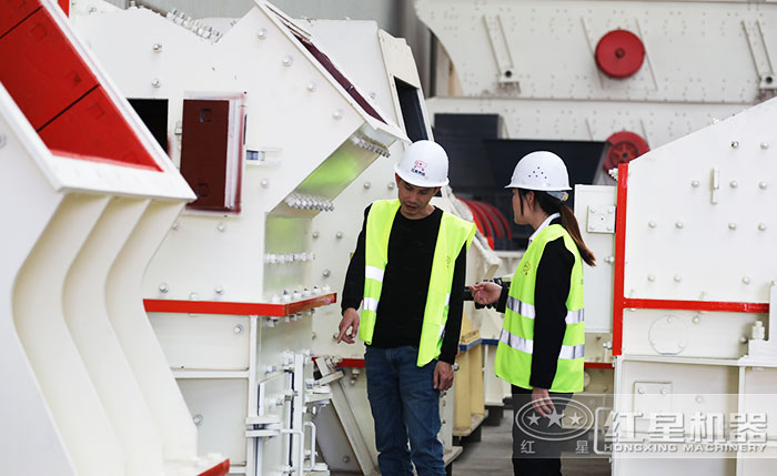 客戶到紅星機器廠區(qū)參觀考察設(shè)備 客戶到紅星機器廠區(qū)參觀考察設(shè)備