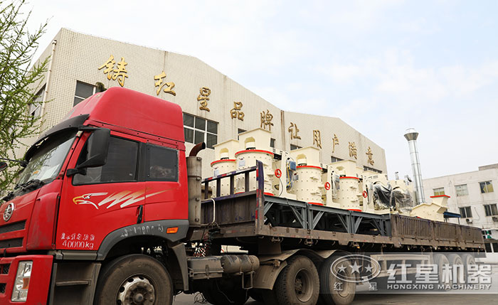 小型復(fù)合式碎石機發(fā)貨現(xiàn)場 小型復(fù)合式碎石機發(fā)貨現(xiàn)場