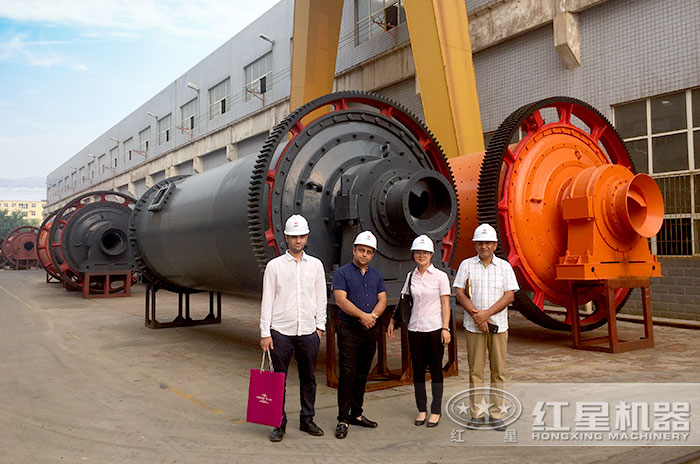 客戶來場(chǎng)參觀留影 客戶來場(chǎng)參觀留影