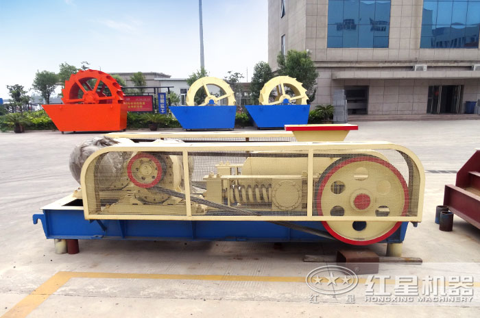 對(duì)輥式粉碎機(jī)生產(chǎn)廠家 對(duì)輥式粉碎機(jī)生產(chǎn)廠家