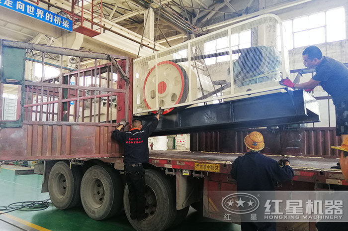 輥式破碎機(jī)發(fā)貨現(xiàn)場 輥式破碎機(jī)發(fā)貨現(xiàn)場
