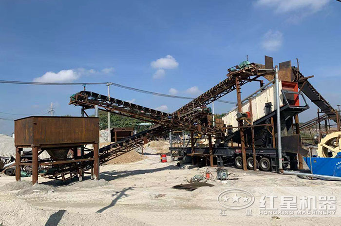 紅星用戶移動(dòng)式河卵石打砂機(jī)作業(yè)現(xiàn)場(chǎng) 紅星用戶移動(dòng)式河卵石打砂機(jī)作業(yè)現(xiàn)場(chǎng)