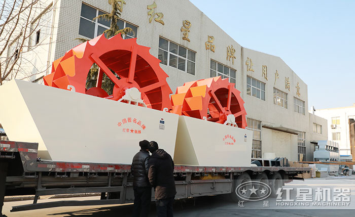 客戶到紅星機器廠區(qū)參觀設(shè)備 客戶到紅星機器廠區(qū)參觀設(shè)備