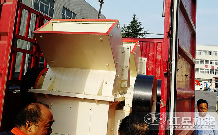 小型錘式破碎機(jī)發(fā)貨現(xiàn)場(chǎng) 小型錘式破碎機(jī)發(fā)貨現(xiàn)場(chǎng)