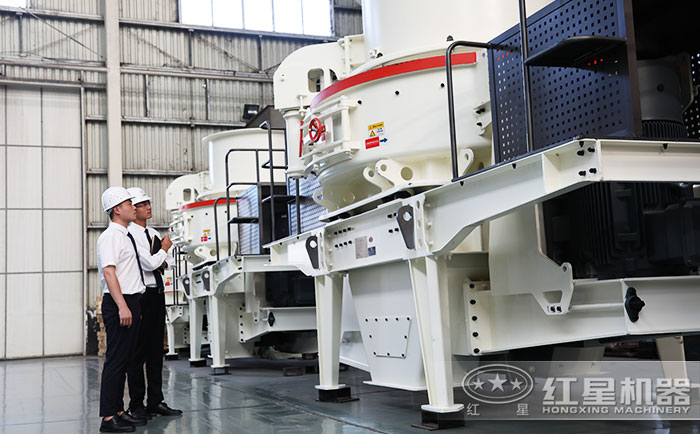 客戶到紅星機器廠區(qū)參觀設(shè)備 客戶到紅星機器廠區(qū)參觀設(shè)備