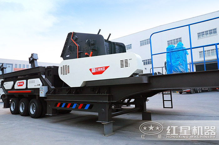 新版移動(dòng)反擊式碎石機(jī)