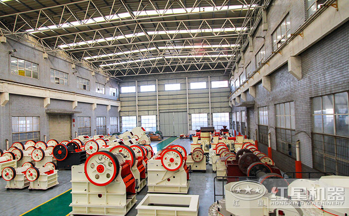 顎式石頭破碎機(jī)設(shè)備生產(chǎn)車間 顎式石頭破碎機(jī)設(shè)備生產(chǎn)車間