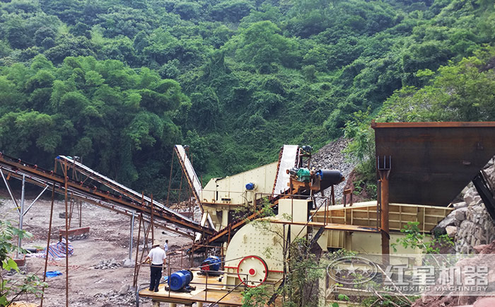 錘式破碎機(jī)客戶加工現(xiàn)場 錘式破碎機(jī)客戶加工現(xiàn)場