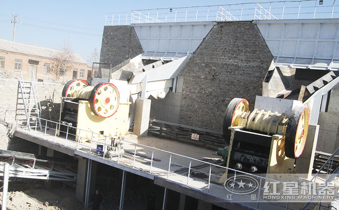 可以“打頭陣”的顎式破碎機設(shè)備加工現(xiàn)場 可以“打頭陣”的顎式破碎機設(shè)備加工現(xiàn)場