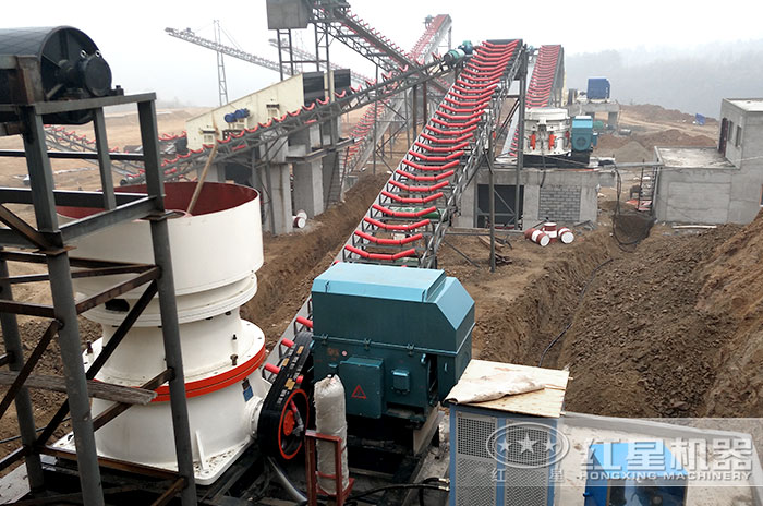 日產(chǎn)4千噸破石機生產(chǎn)現(xiàn)場(圓錐破) 日產(chǎn)4千噸破石機生產(chǎn)現(xiàn)場(圓錐破)