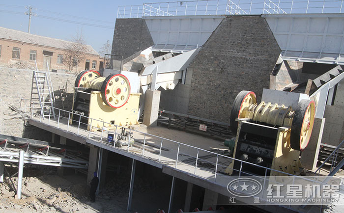 顎式柴油破碎機(jī)加工現(xiàn)場(chǎng) 顎式柴油破碎機(jī)加工現(xiàn)場(chǎng)