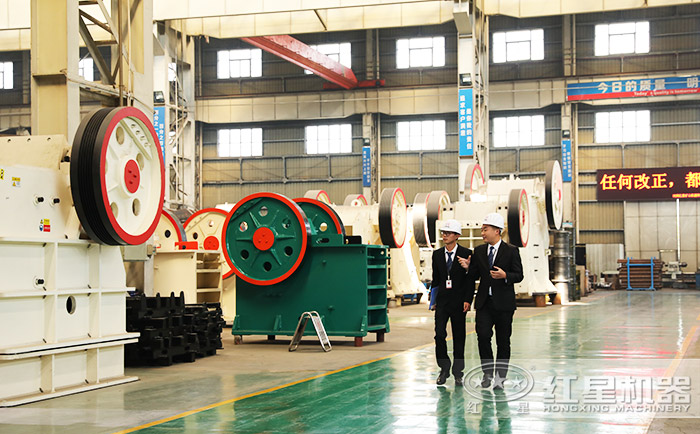 客戶到紅星機器廠區(qū)參觀考察設備