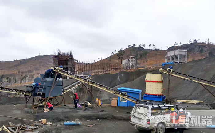 復(fù)合破碎機(jī)破碎制砂加工現(xiàn)場(chǎng) 復(fù)合破碎機(jī)破碎制砂加工現(xiàn)場(chǎng)