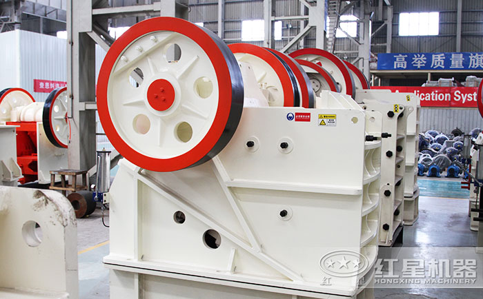 粗碎設備鄂式破碎機專業(yè)化生產(chǎn)車間 粗碎設備鄂式破碎機專業(yè)化生產(chǎn)車間