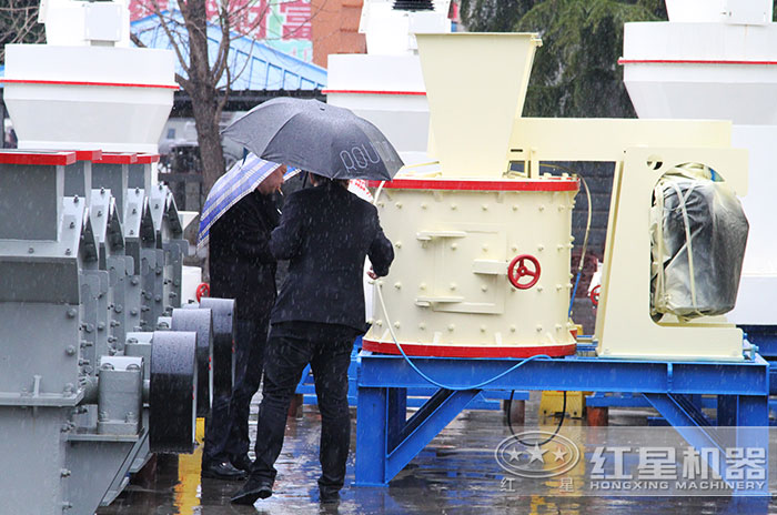 客戶到場參觀復合式石子破碎機 客戶到場參觀復合式石子破碎機