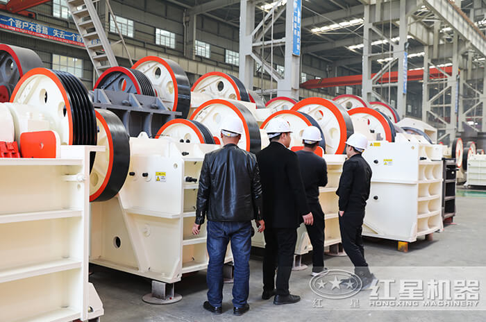 客戶(hù)到紅星機(jī)器考察設(shè)備 客戶(hù)到紅星機(jī)器考察設(shè)備