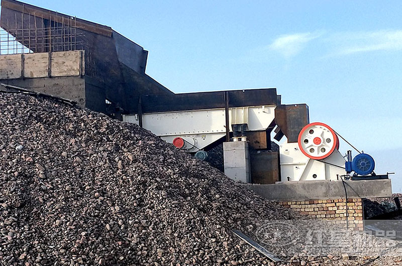 顎式破碎機(jī)作業(yè)現(xiàn)場(chǎng) 顎式破碎機(jī)作業(yè)現(xiàn)場(chǎng)