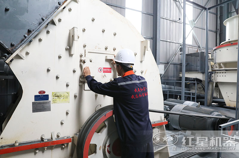 紅星工程師到現(xiàn)場(chǎng)安裝設(shè)備 紅星工程師到現(xiàn)場(chǎng)安裝設(shè)備