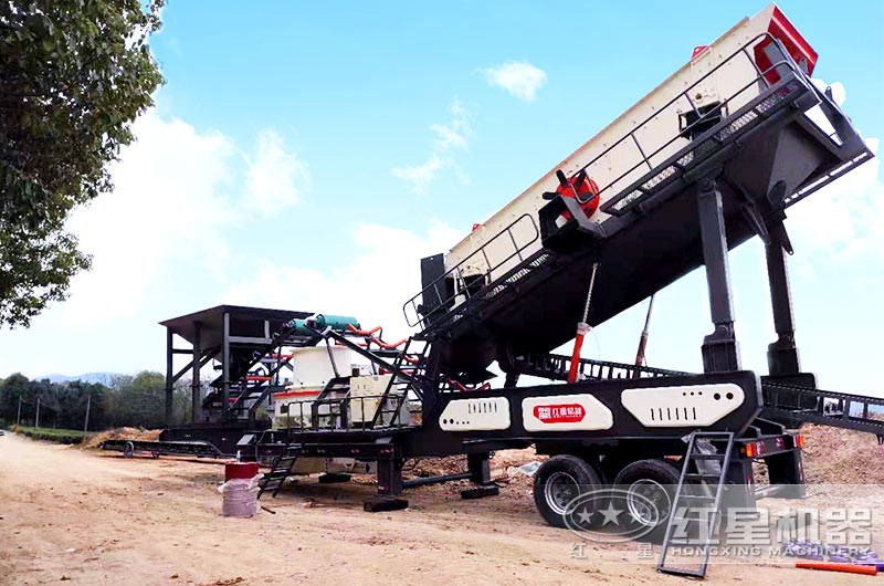 廣西用戶單機(jī)作業(yè)的移動制砂現(xiàn)場 廣西用戶單機(jī)作業(yè)的移動制砂現(xiàn)場