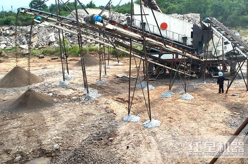 正在工作中的移動(dòng)式制砂設(shè)備 正在工作中的移動(dòng)式制砂設(shè)備