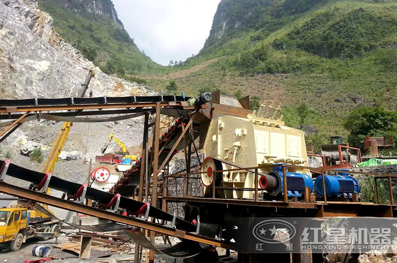 反擊式破碎生產(chǎn)現(xiàn)場 反擊式破碎生產(chǎn)現(xiàn)場