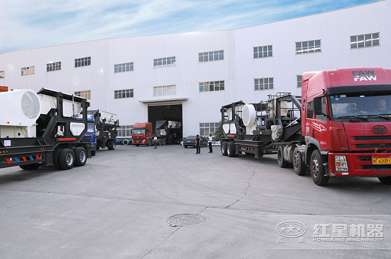 輪胎鄂式移動(dòng)破碎站發(fā)貨現(xiàn)場(chǎng) 輪胎鄂式移動(dòng)破碎站發(fā)貨現(xiàn)場(chǎng)